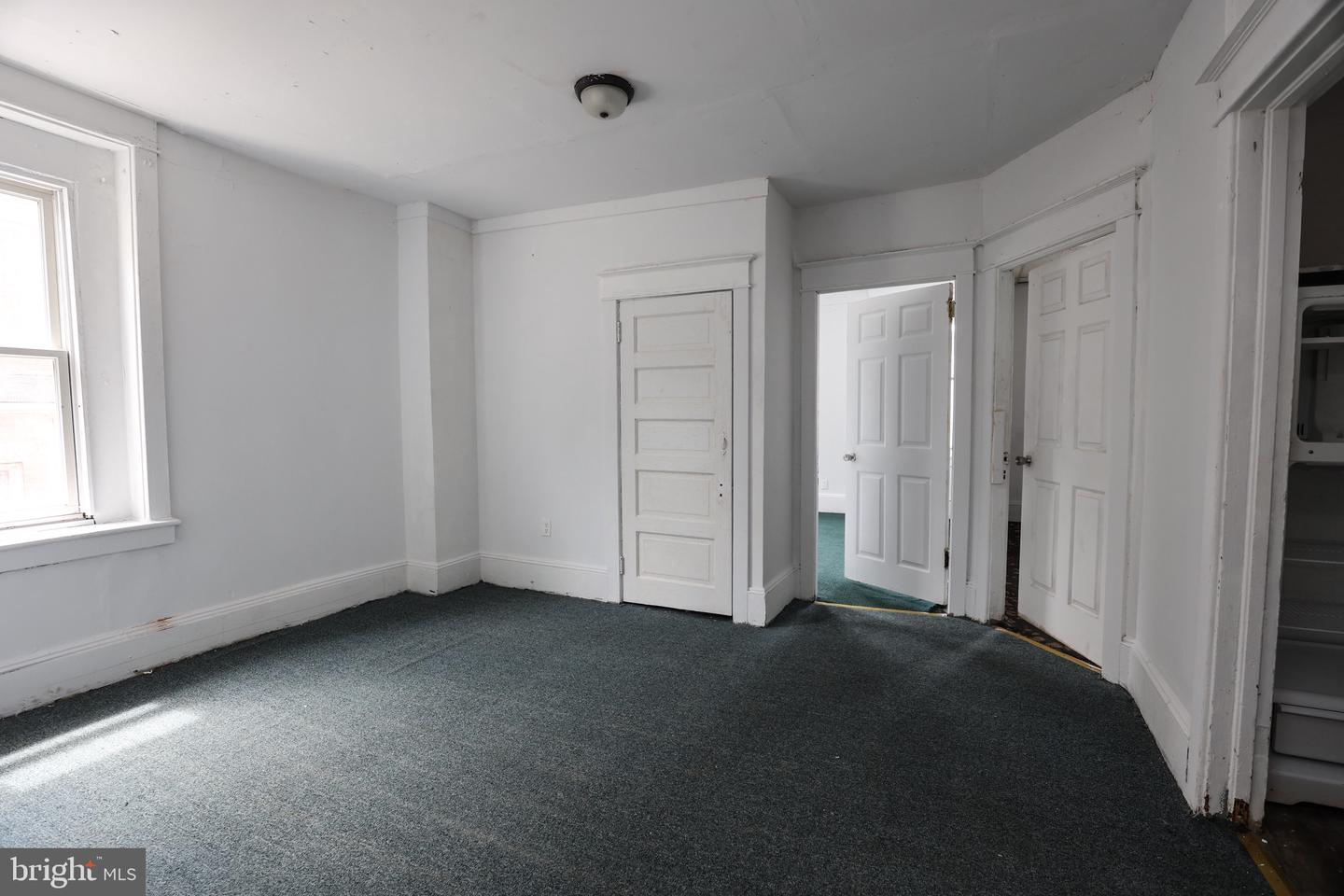 200 E Main St Property Photo 13