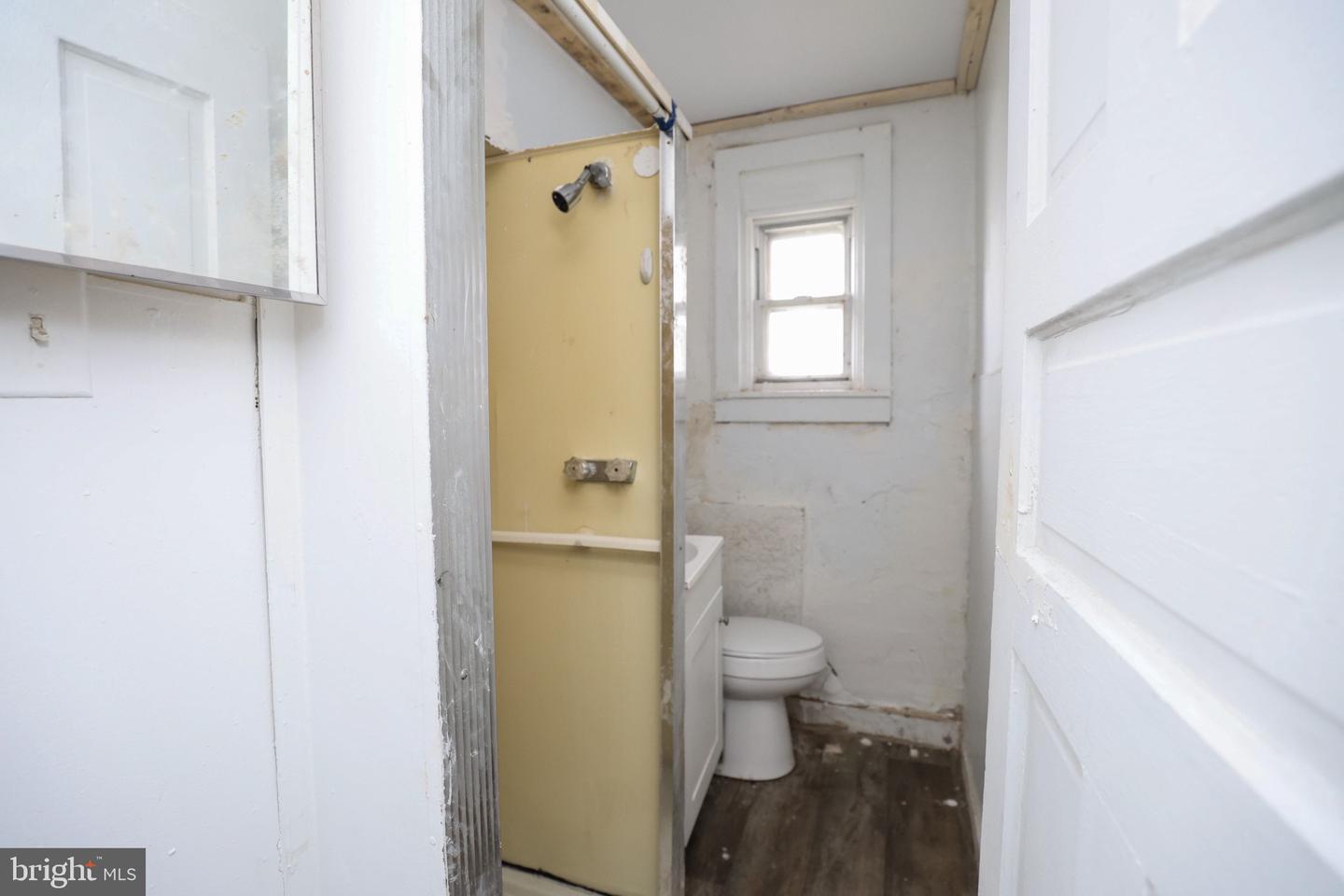 200 E Main St Property Photo 15