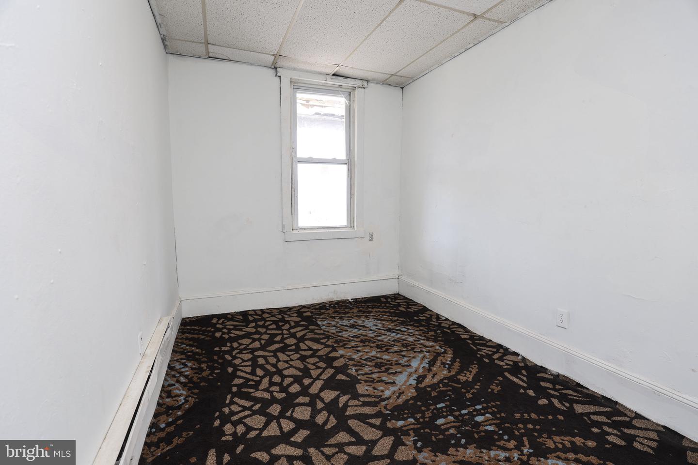 200 E Main St Property Photo 16