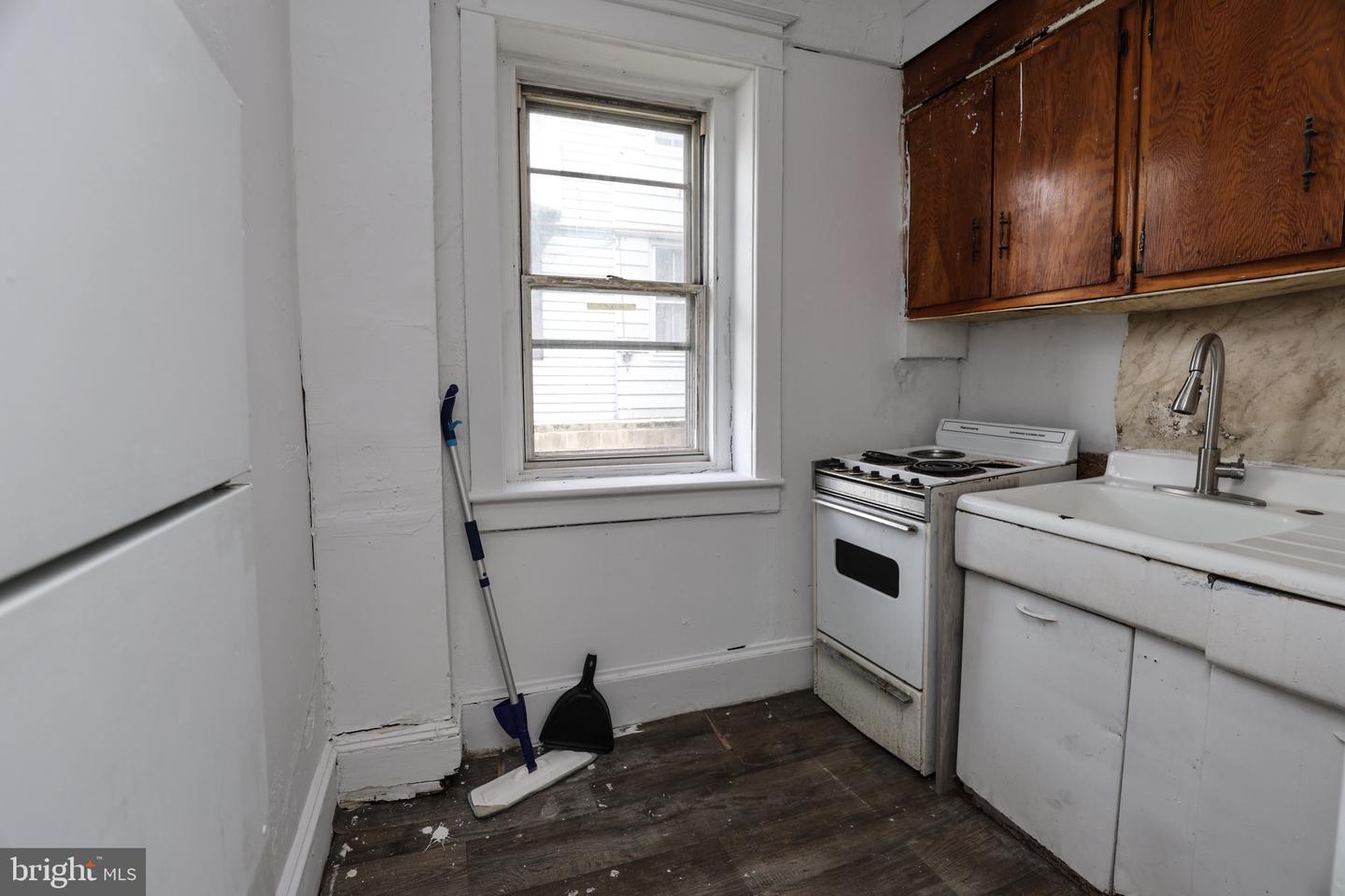 200 E Main St Property Photo 17