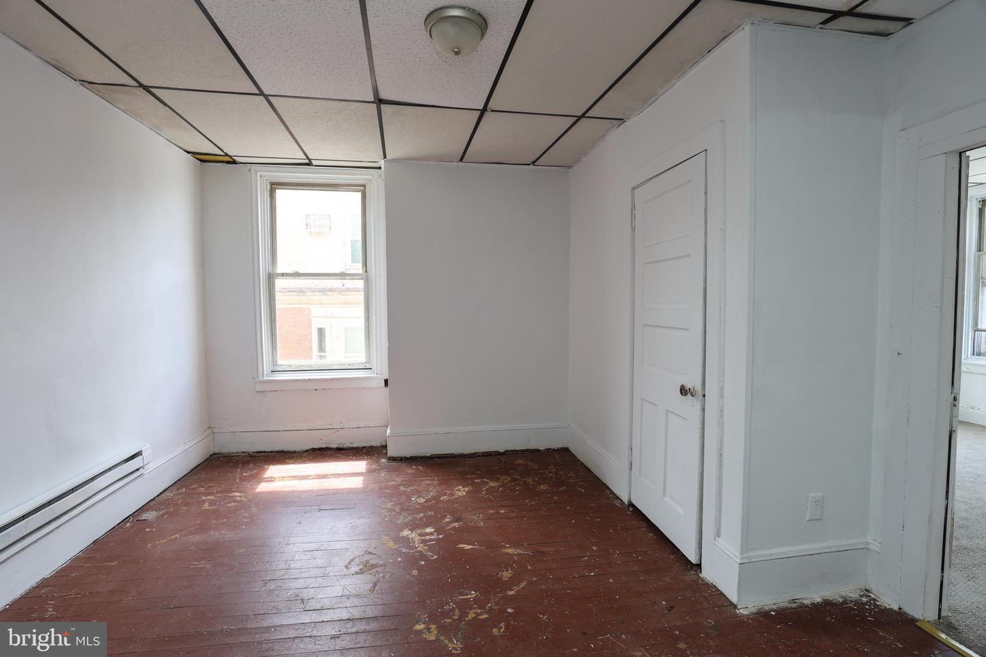 200 E Main St Property Photo 27