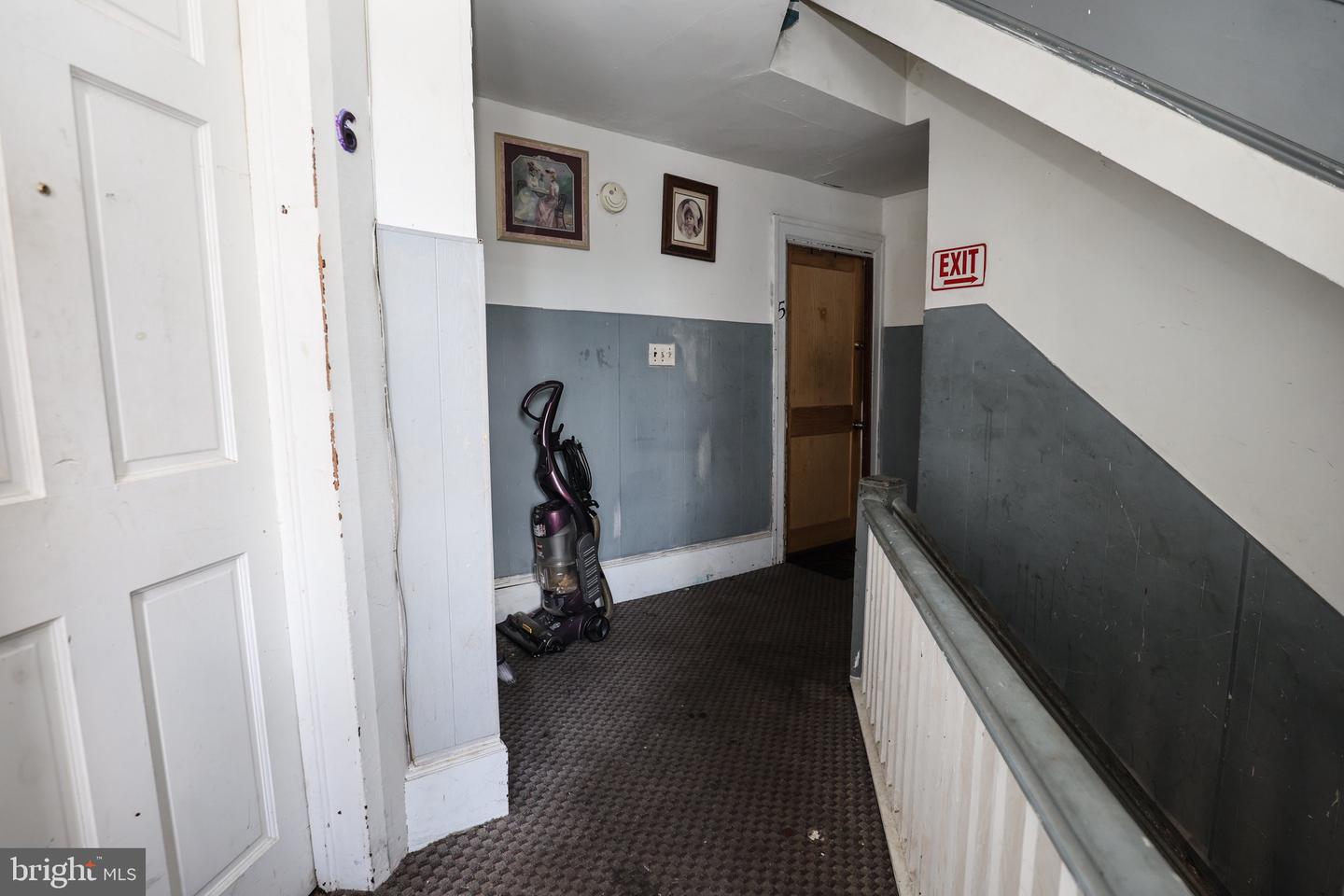 200 E Main St Property Photo 29