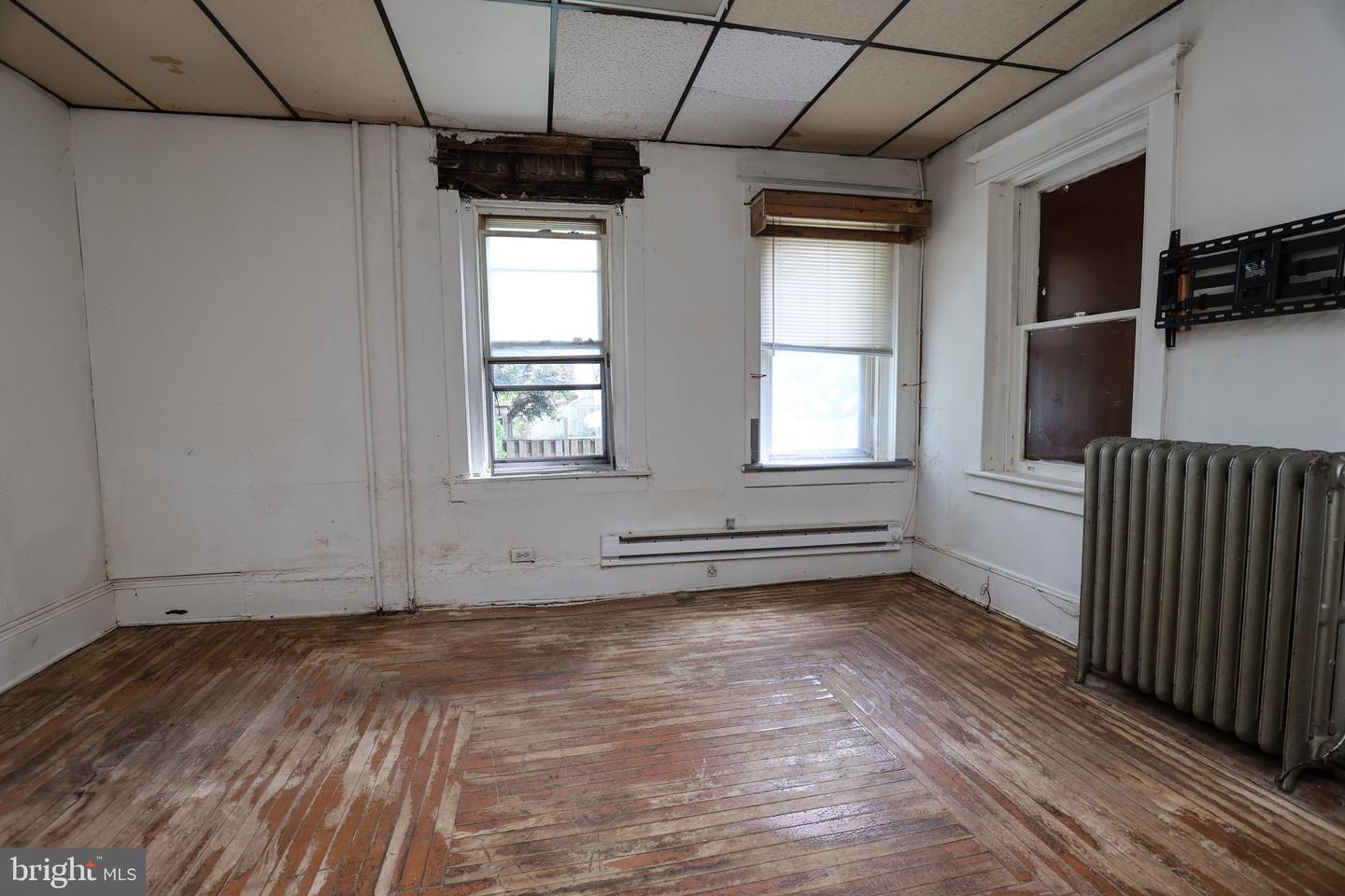 200 E Main St Property Photo 36