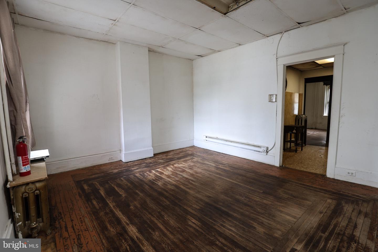 200 E Main St Property Photo 41