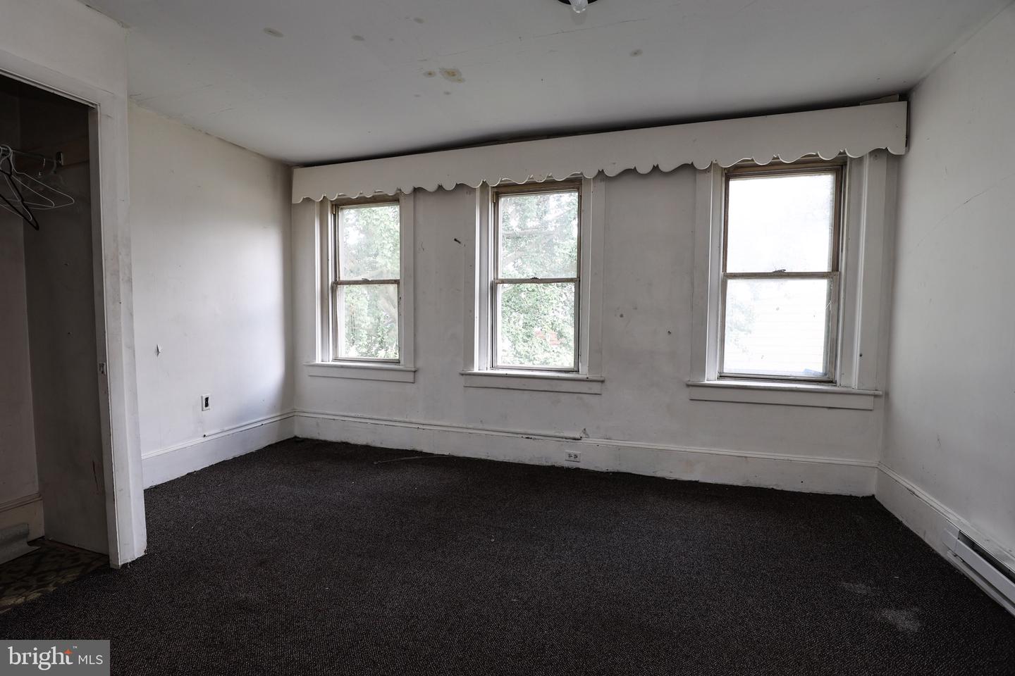 200 E Main St Property Photo 51