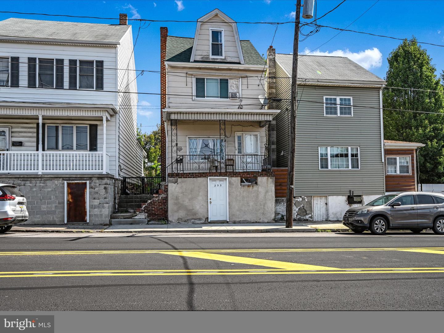 233 S Lehigh Ave Property Photo