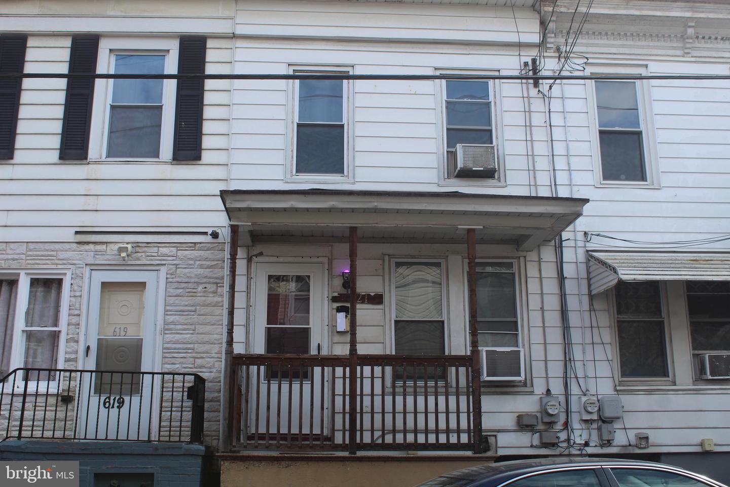 621 W Norwegian St Property Photo 1