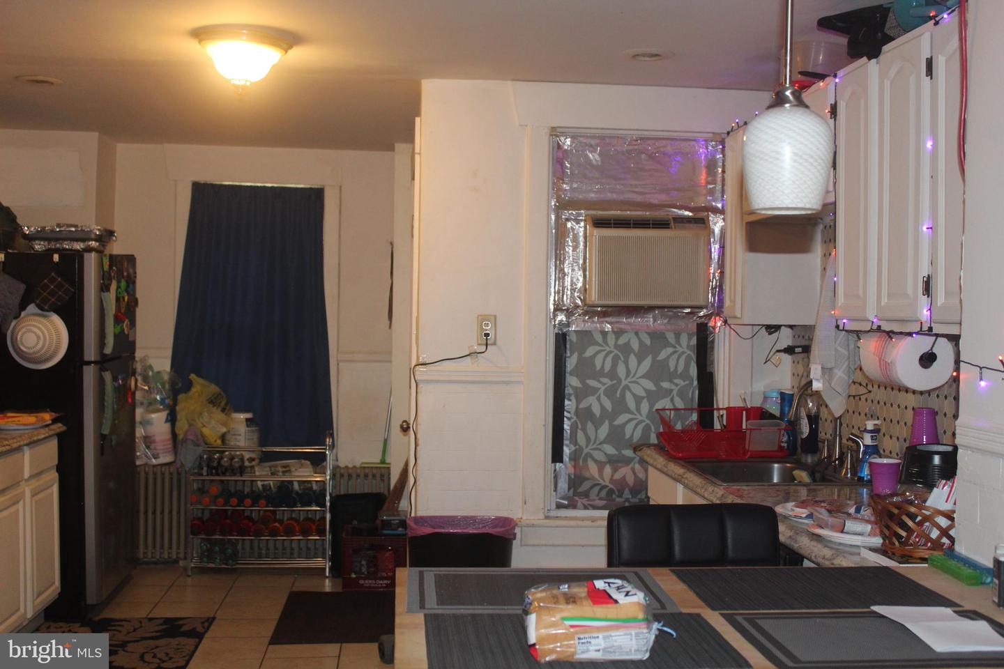 621 W Norwegian St Property Photo 3