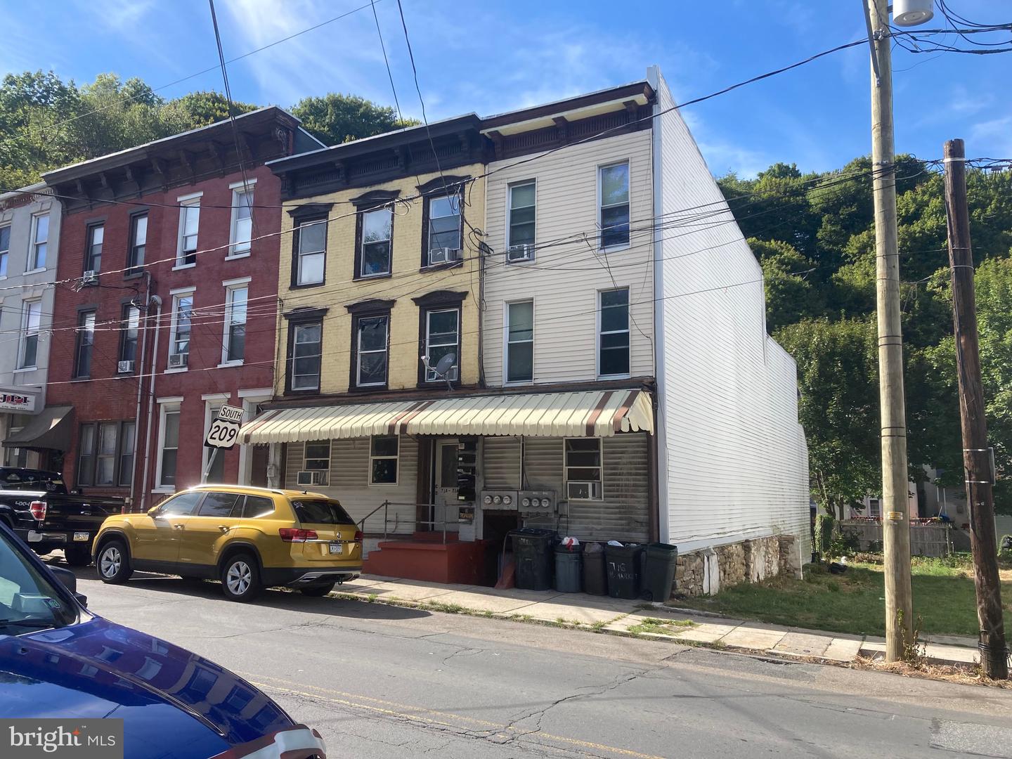716 - 718 W Market St Property Photo 2