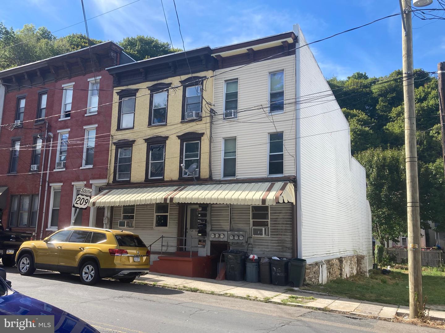 716 - 718 W Market St Property Photo 3