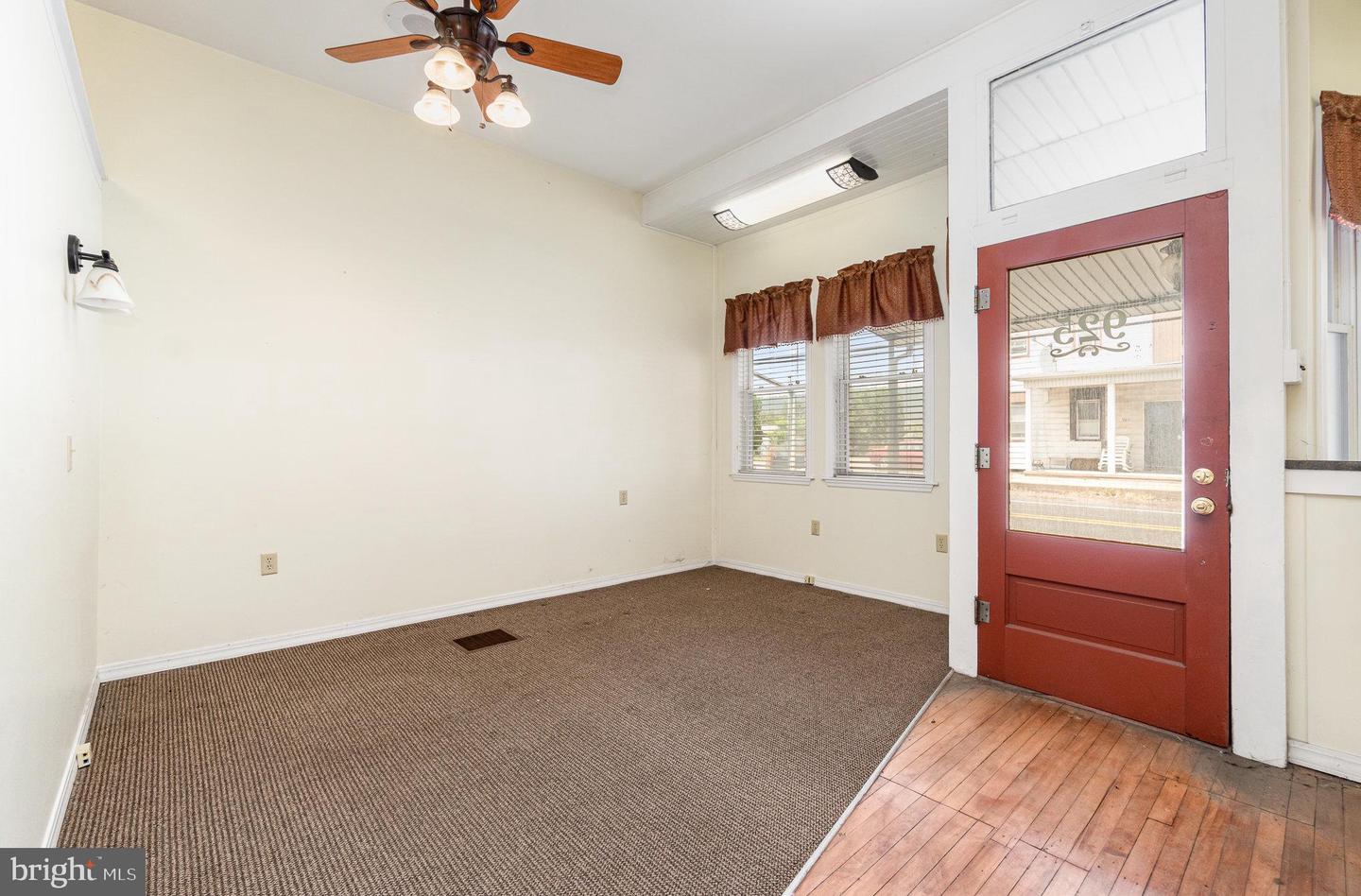 925 W Main St Property Photo 6