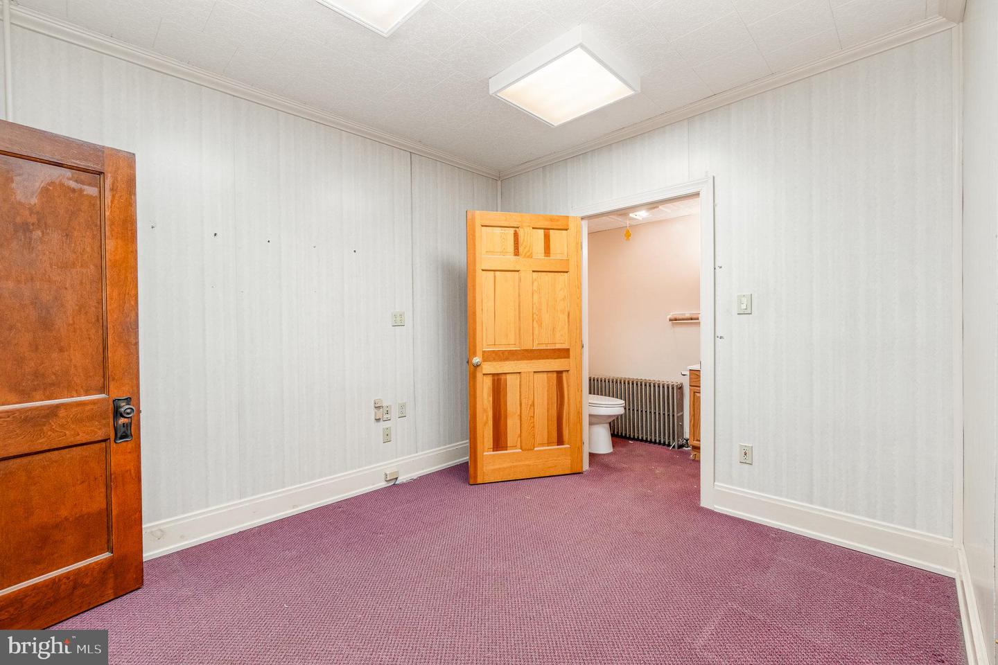 927 W Main St Property Photo 14