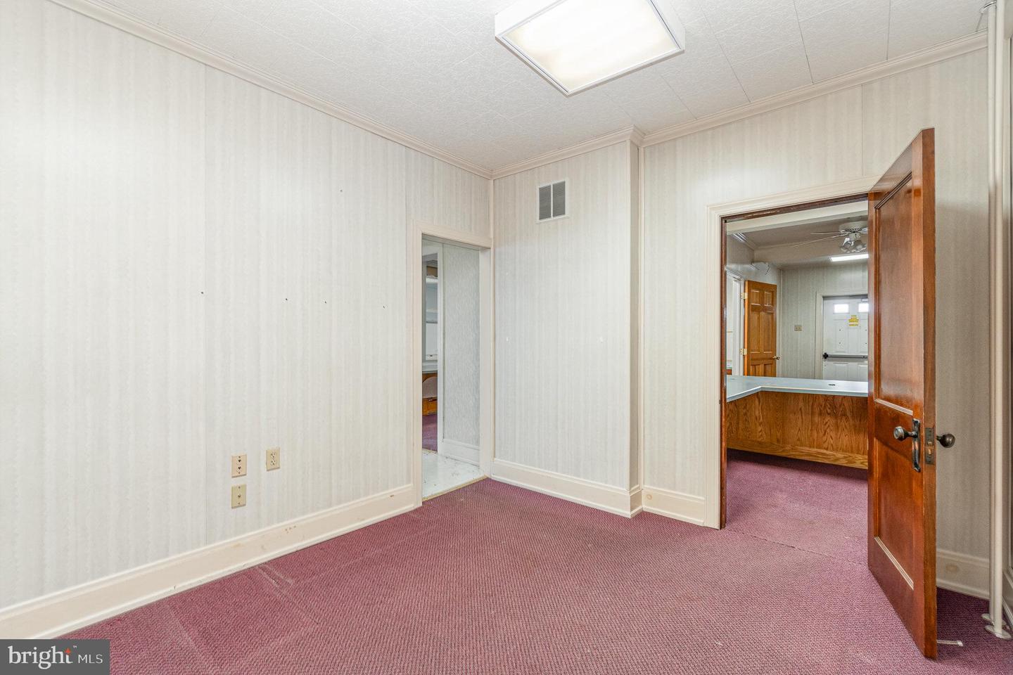 927 W Main St Property Photo 15