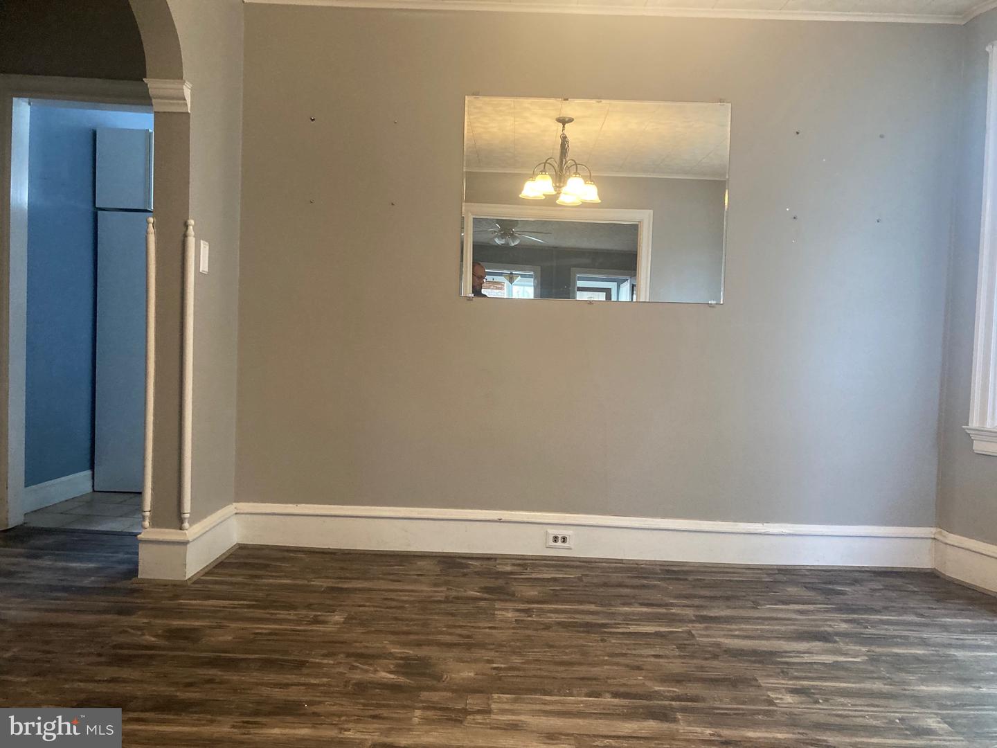 2054 W Market St Property Photo 8