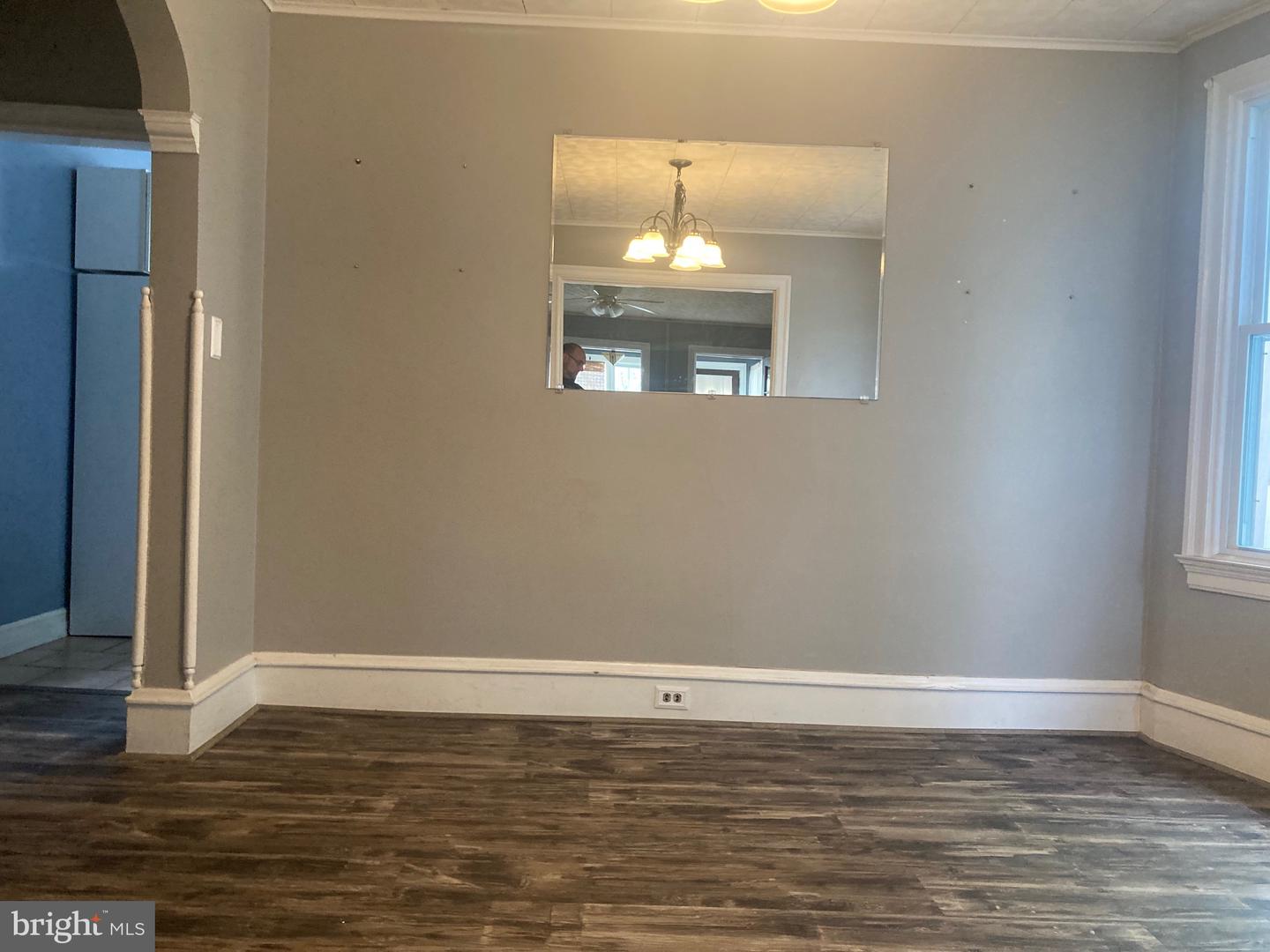 2054 W Market St Property Photo 9