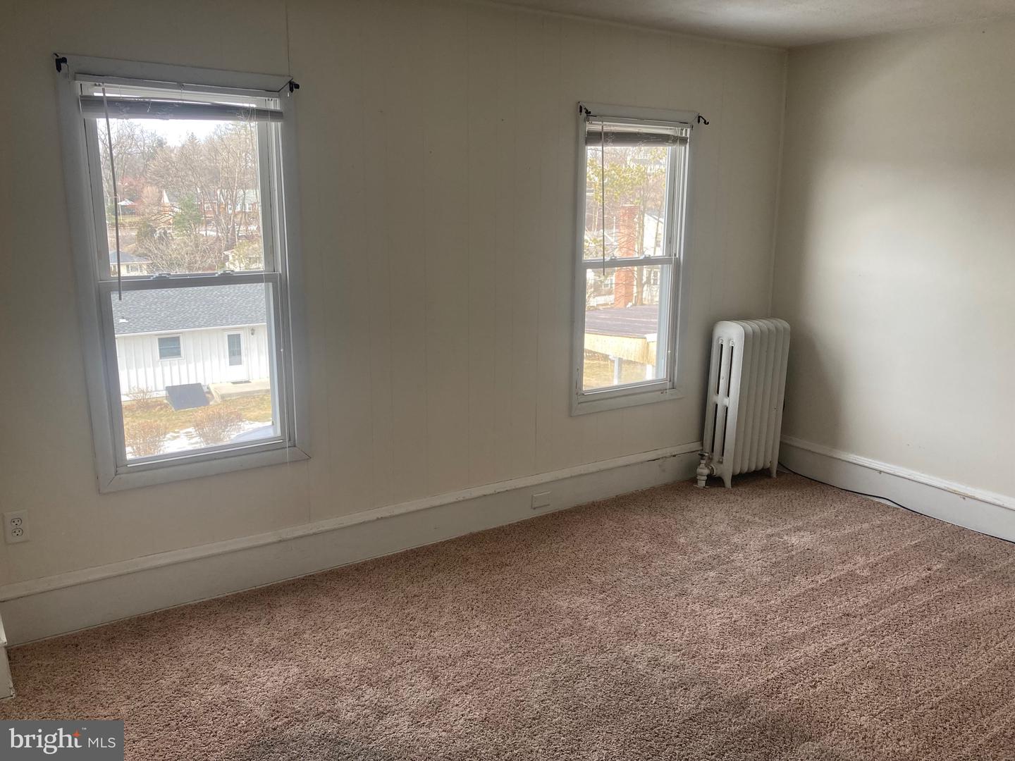2054 W Market St Property Photo 14