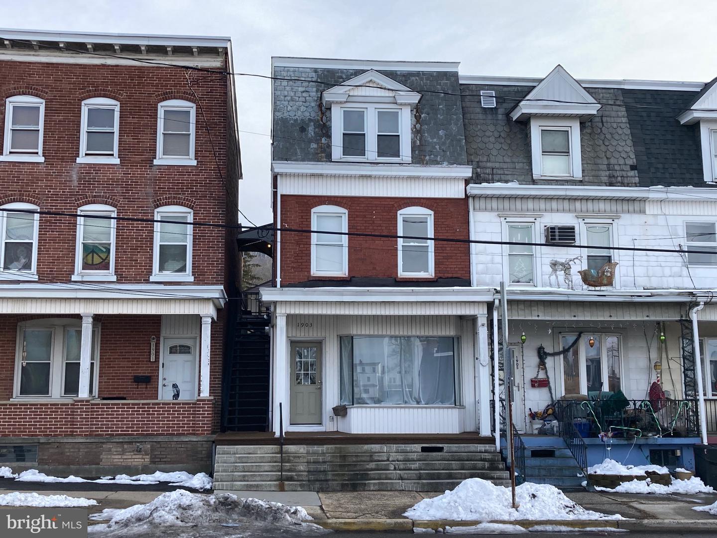 1903 W Market St Property Photo 1