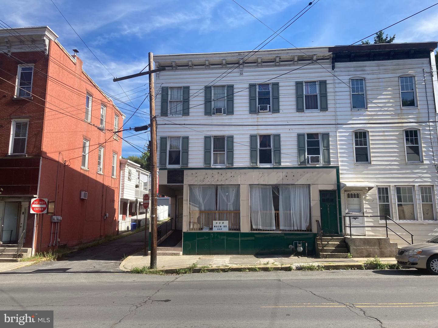 701 W Market St Property Photo 2