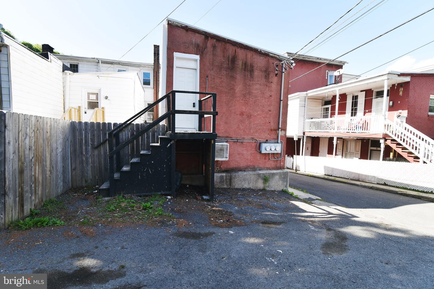 701 W Market St Property Photo 3