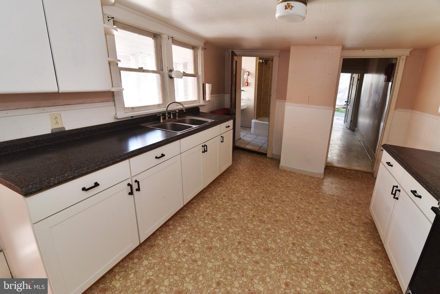 701 W Market St Property Photo 7