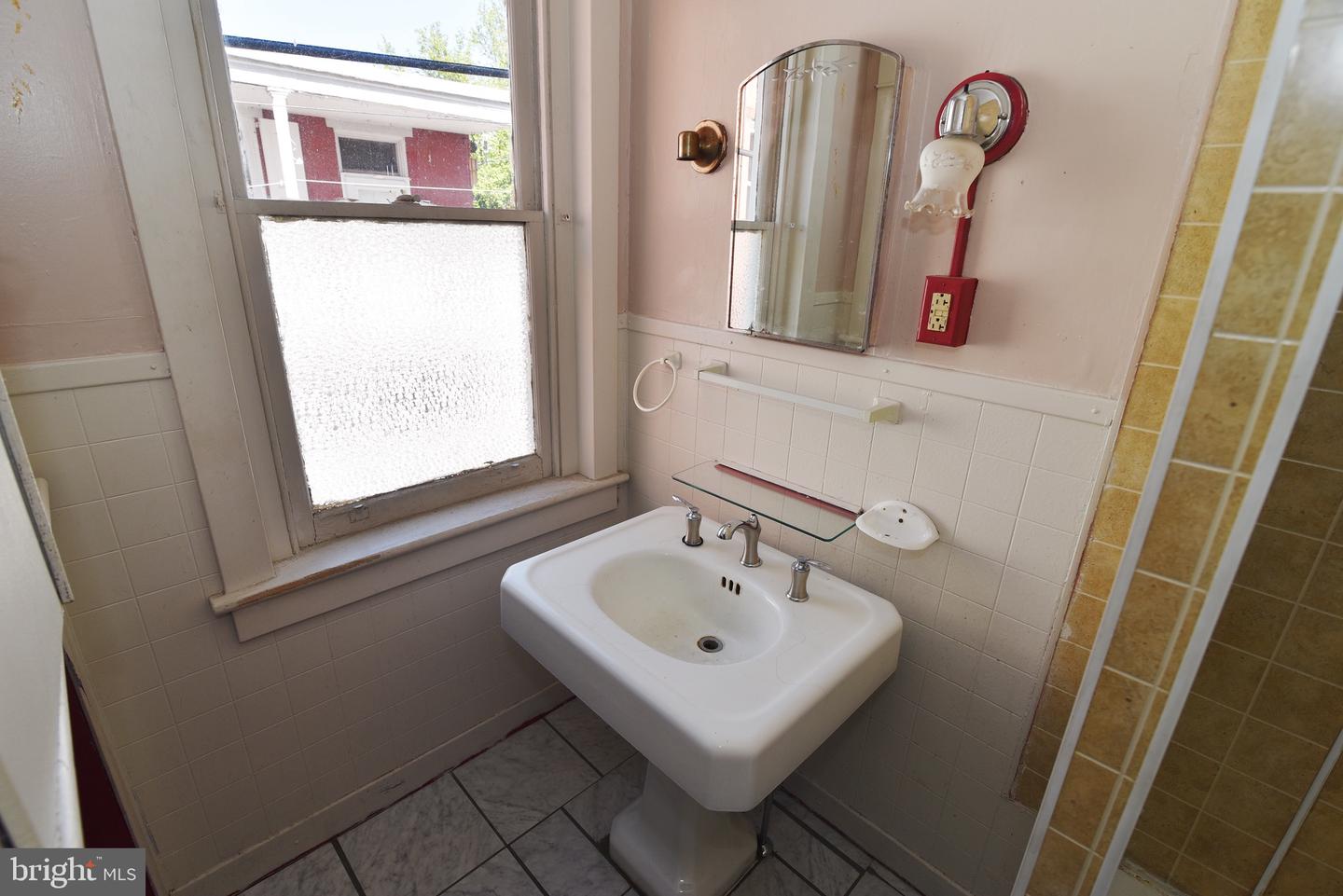 701 W Market St Property Photo 9