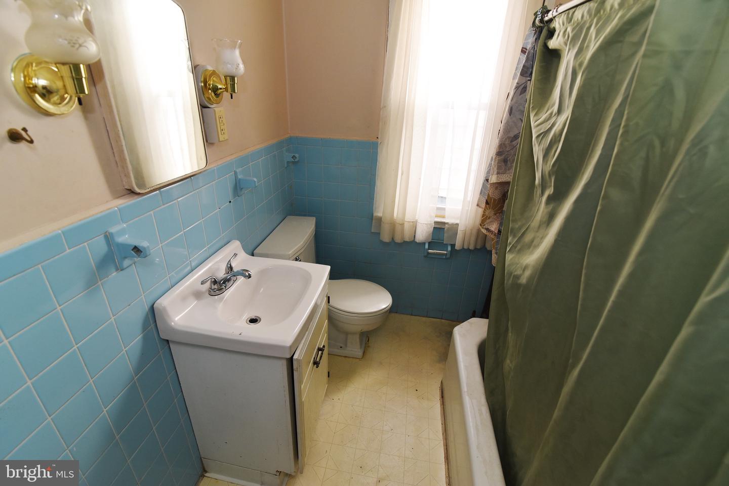 701 W Market St Property Photo 22