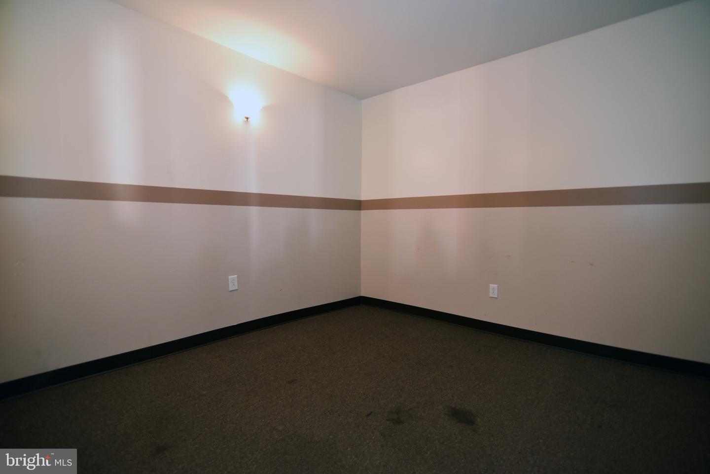 701 W Market St Property Photo 44