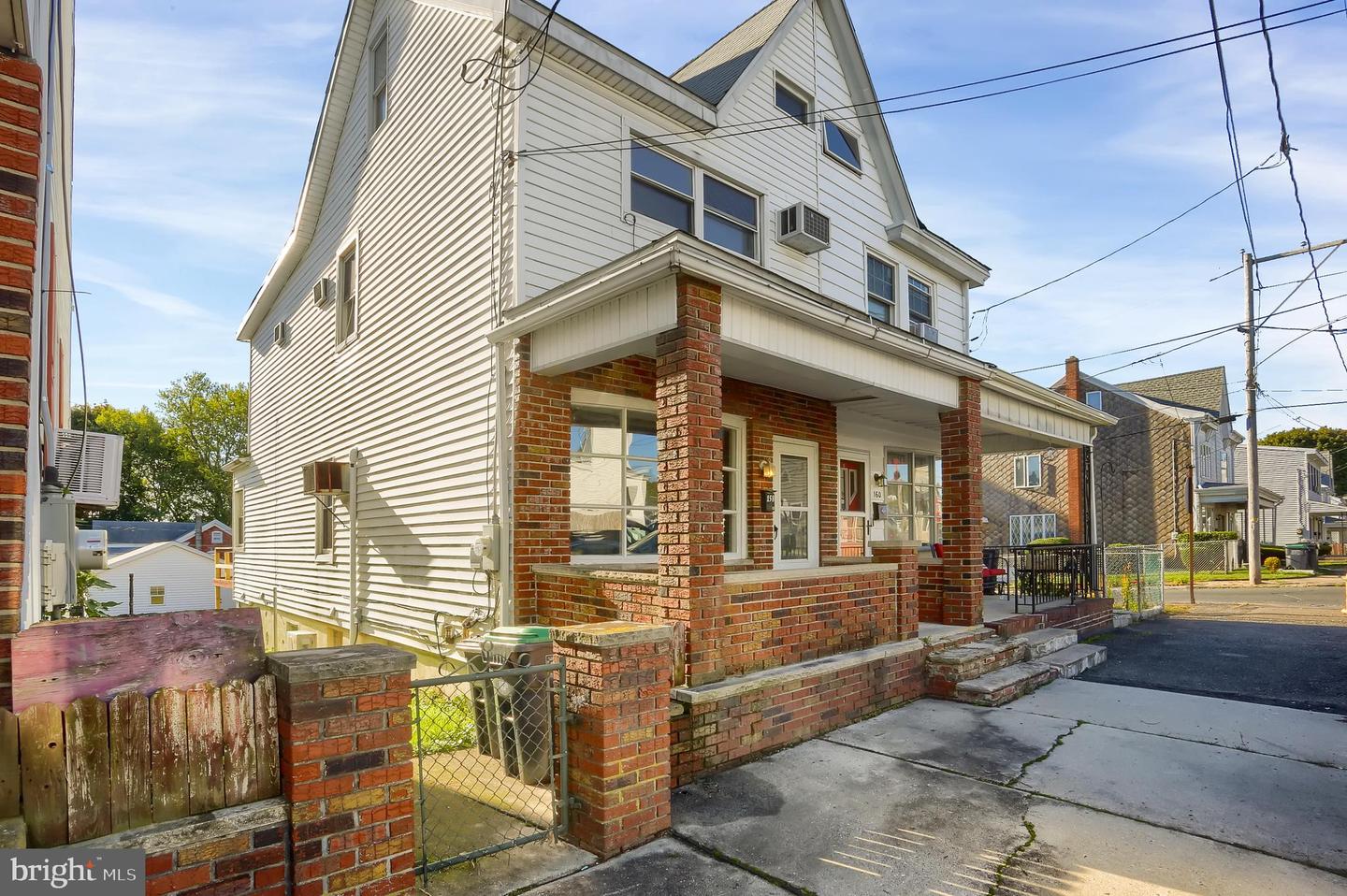 158 N Railroad Ave Property Photo