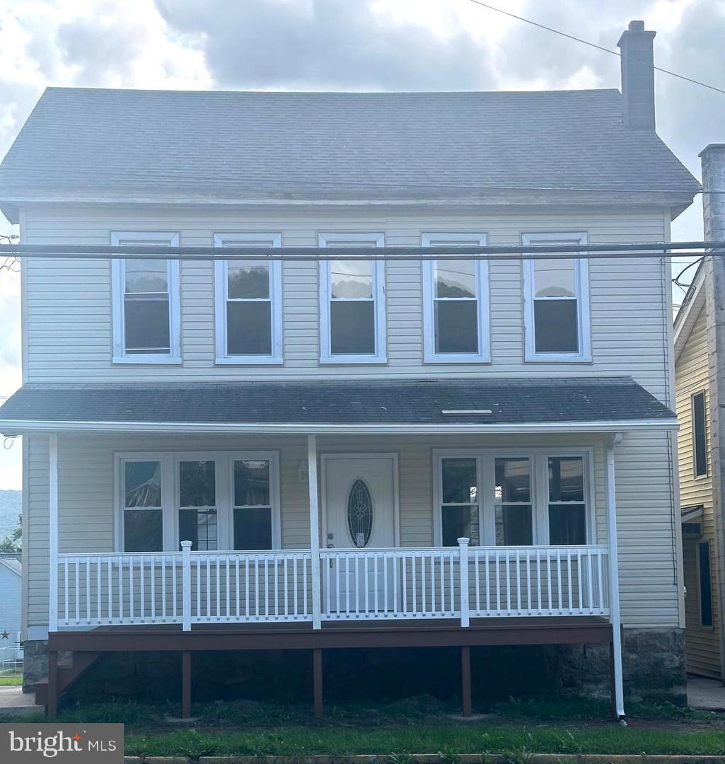 742 E Grand Ave Property Photo