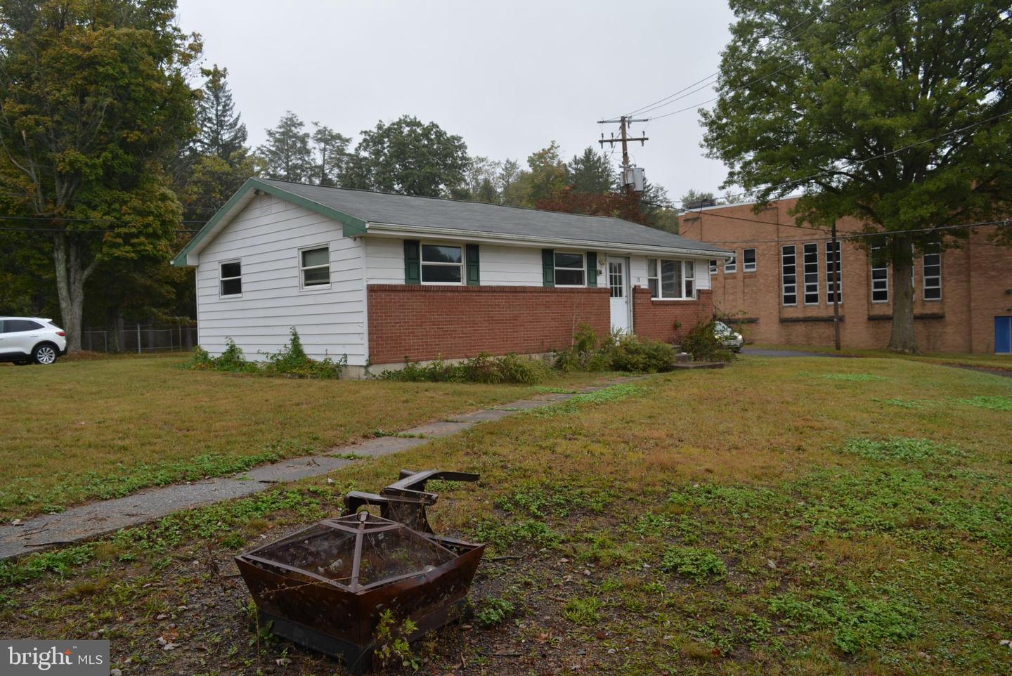 19 Llewellyn Property Photo