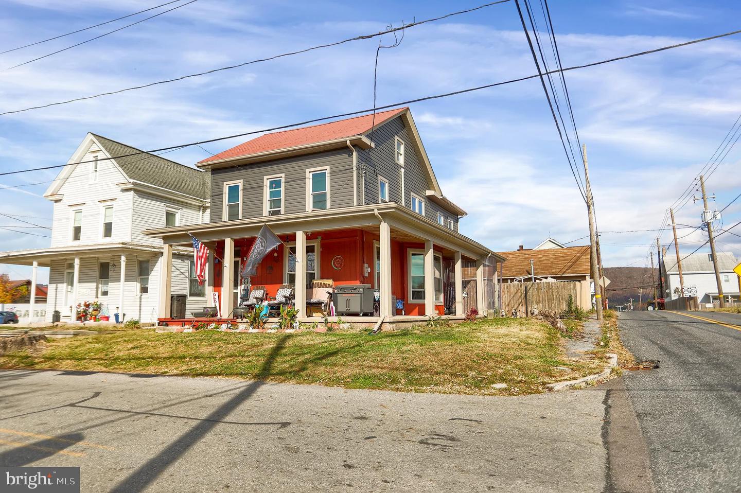 644 E Chestnut St Property Photo