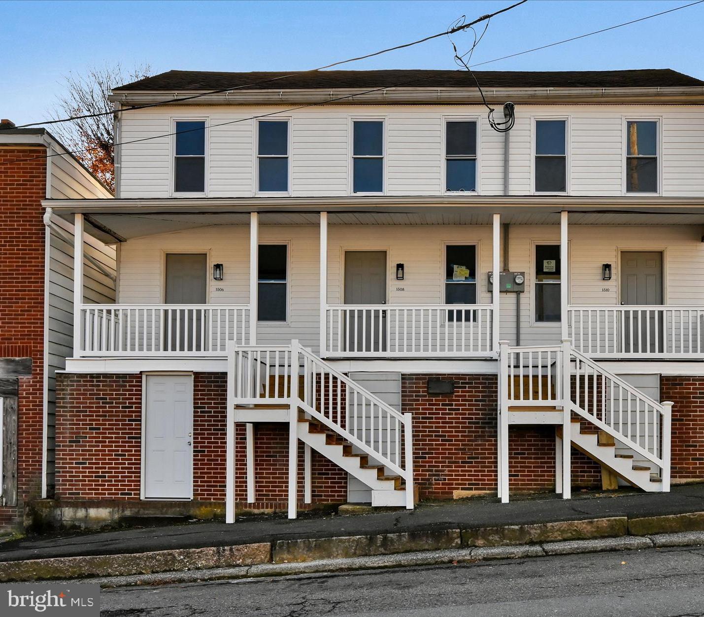 1506 W Walnut St Property Photo