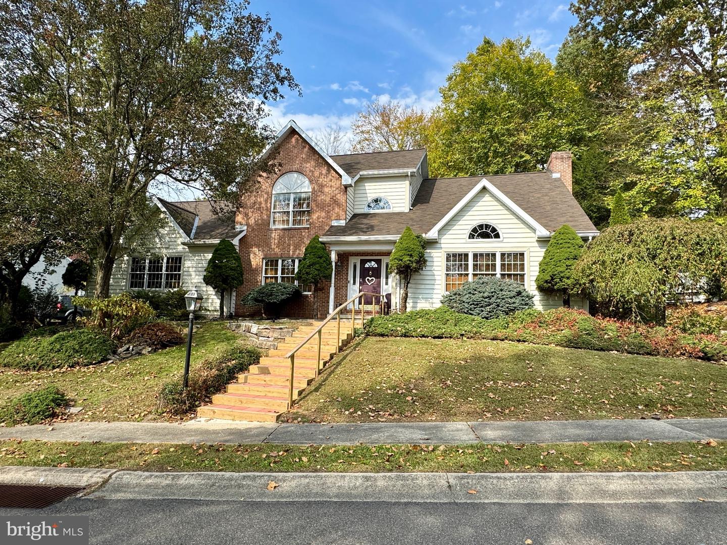 202 NORWEGIAN WOODS DR