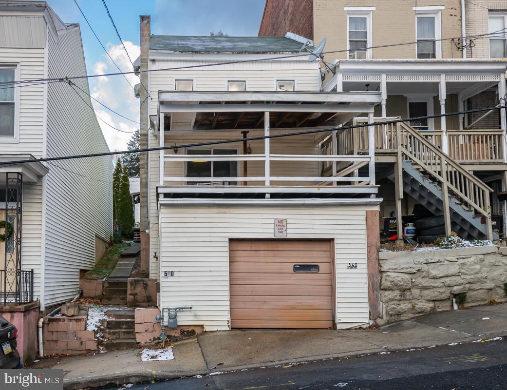 540 E Market St Property Photo 1