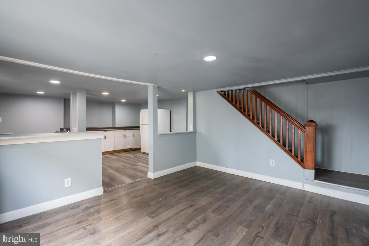 540 E Market St Property Photo 5