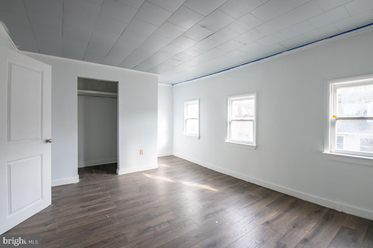 540 E Market St Property Photo 19