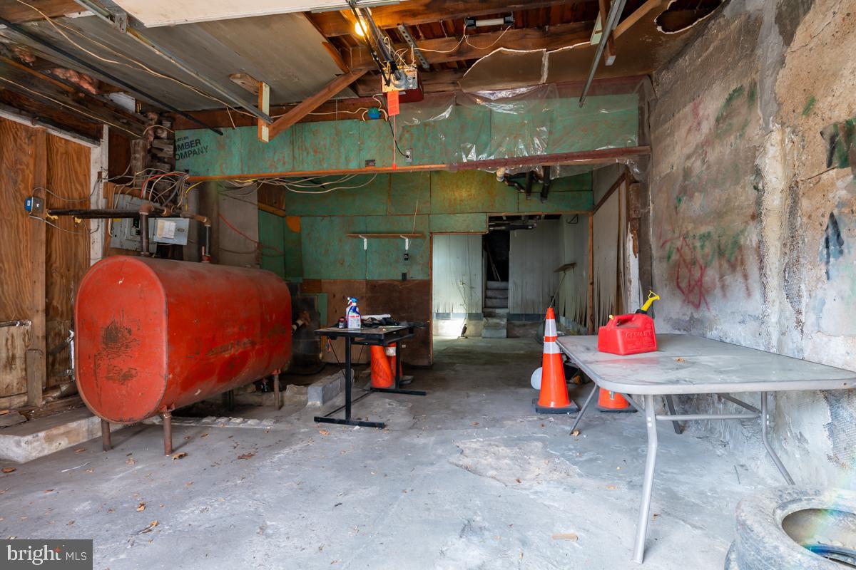 540 E Market St Property Photo 25