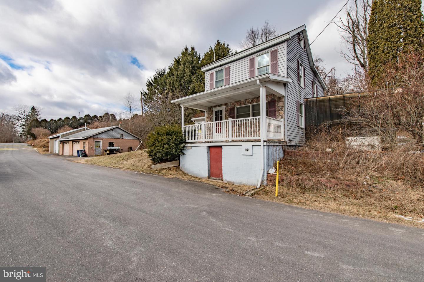 135 Chee St Property Photo