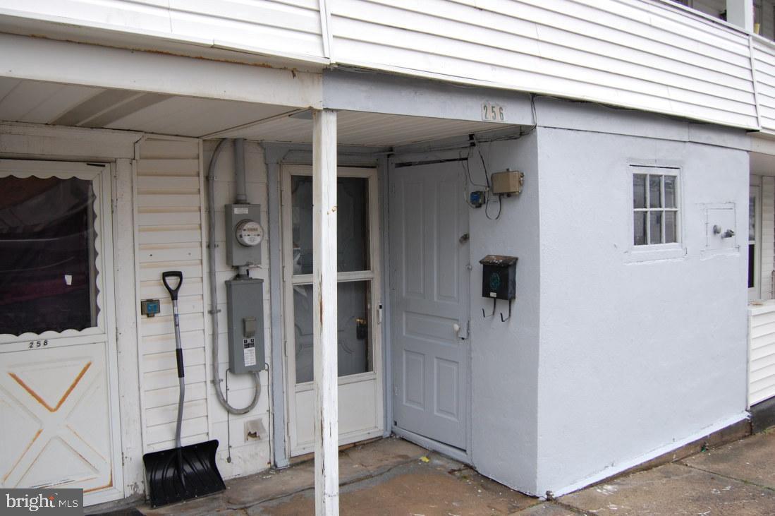 256 5th St Property Photo