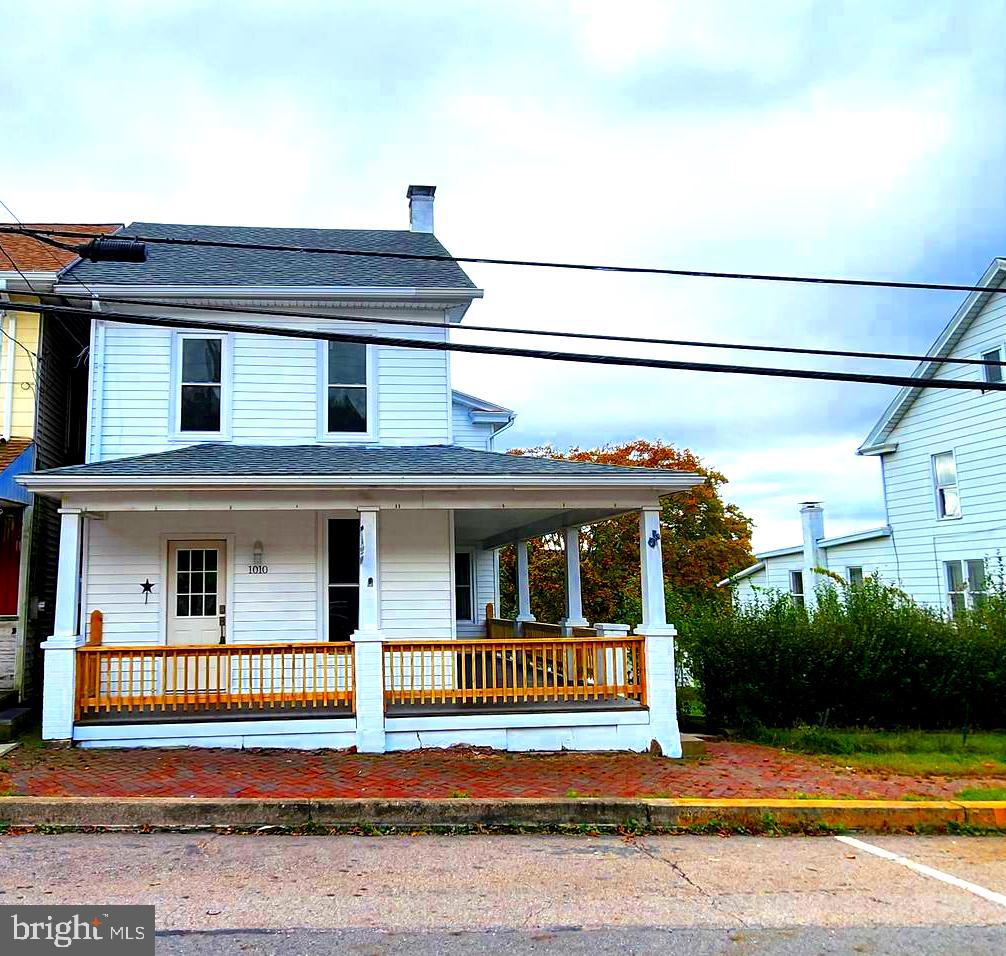 1010 E Grand Ave Property Photo