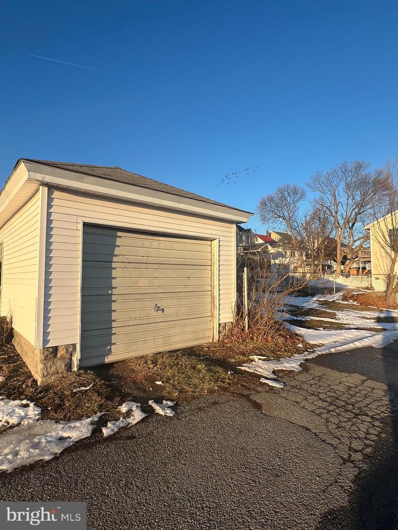 240 E Grand Ave Property Photo