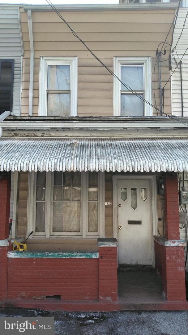 1122 E Centre St Property Photo 1