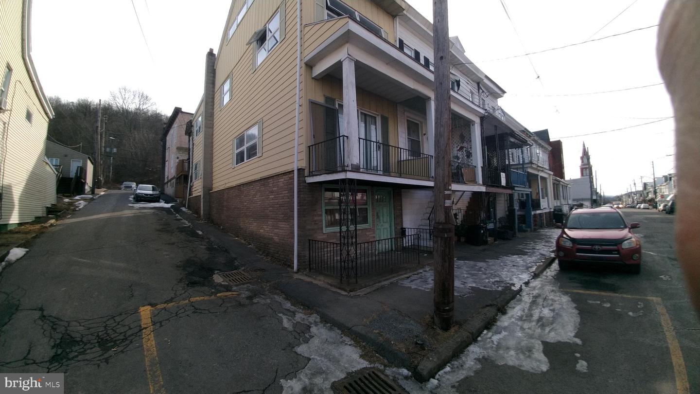 438 E Mahanoy St Property Photo 1