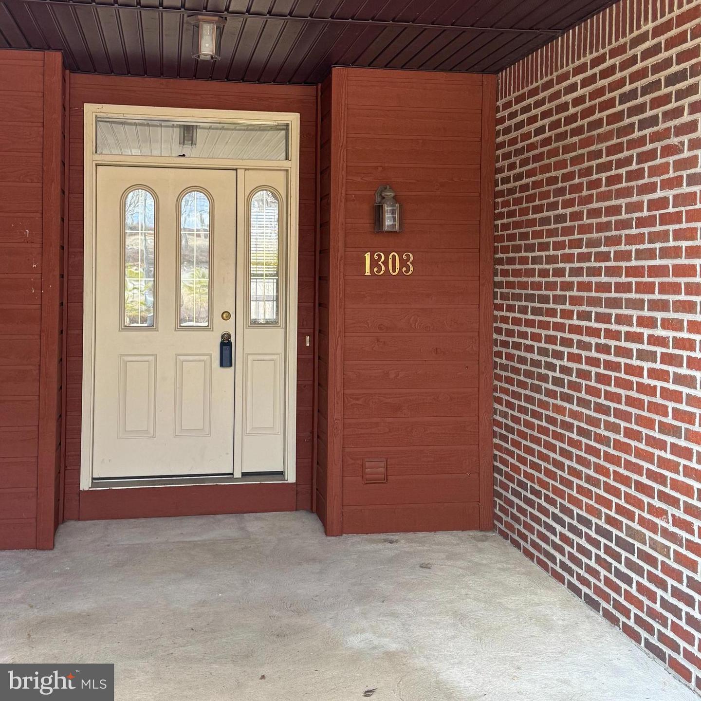 1303 Country Club Dr Property Photo