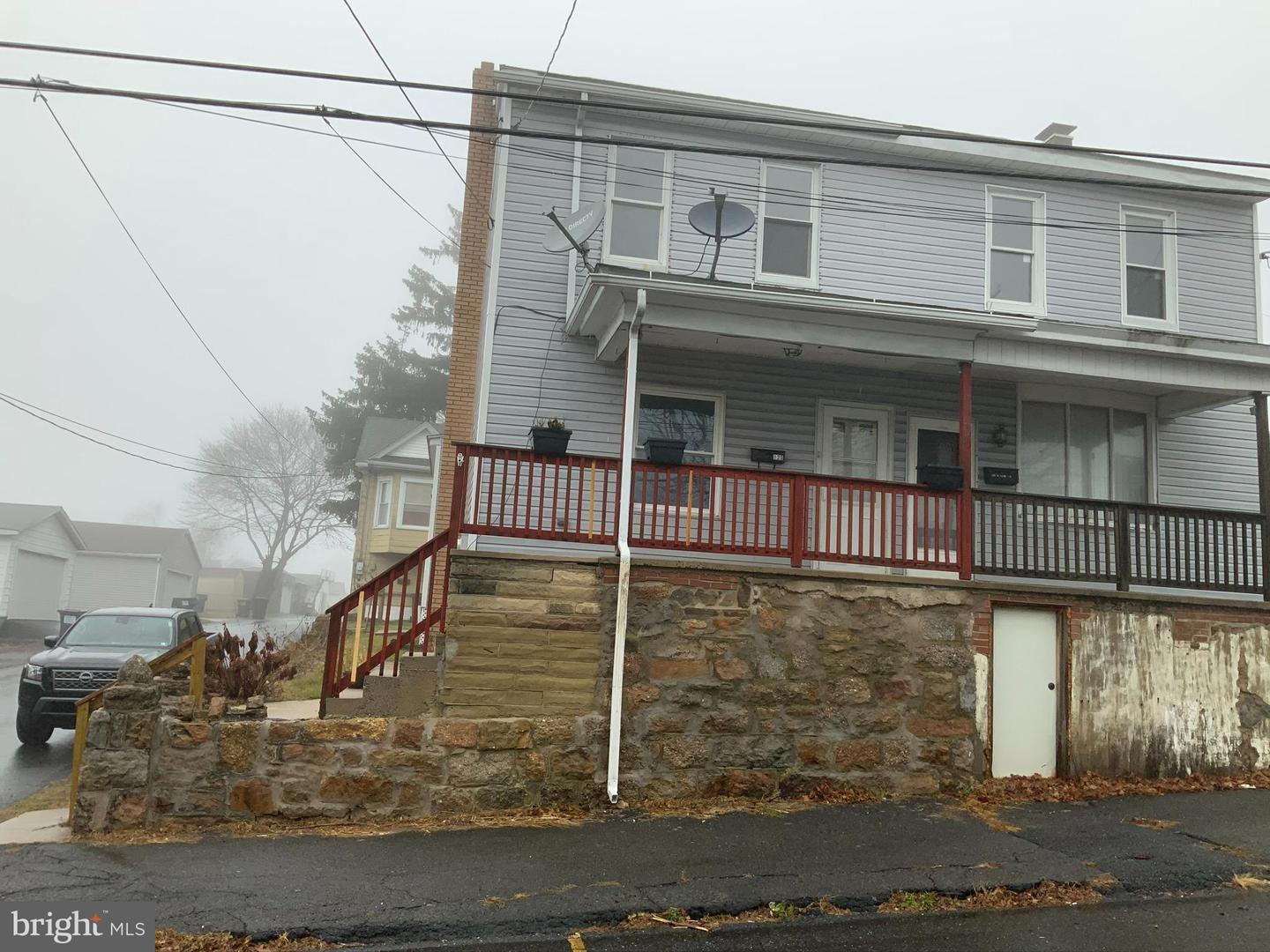123 E Spring St Property Photo