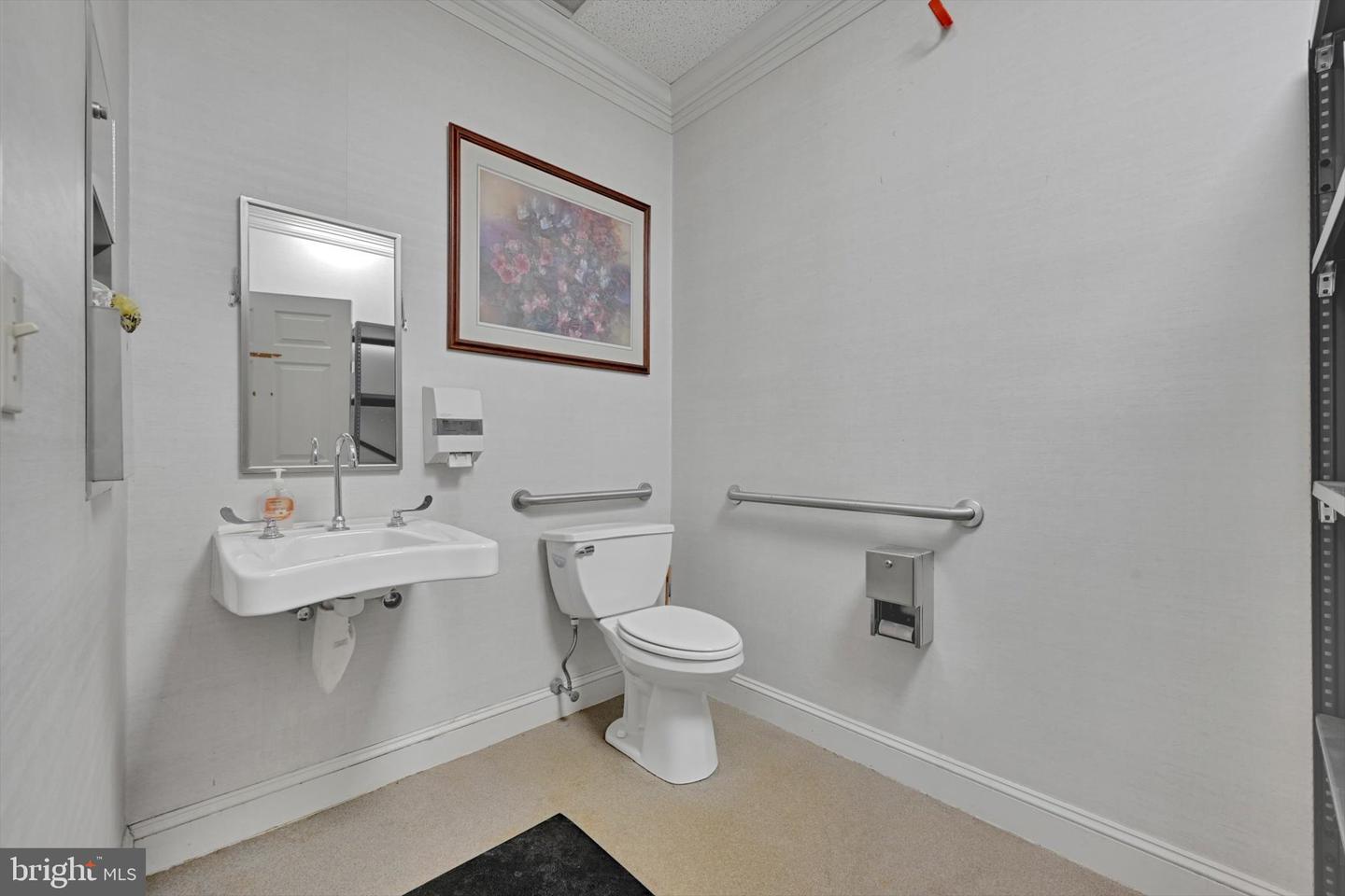 702 W Main St Property Photo 18