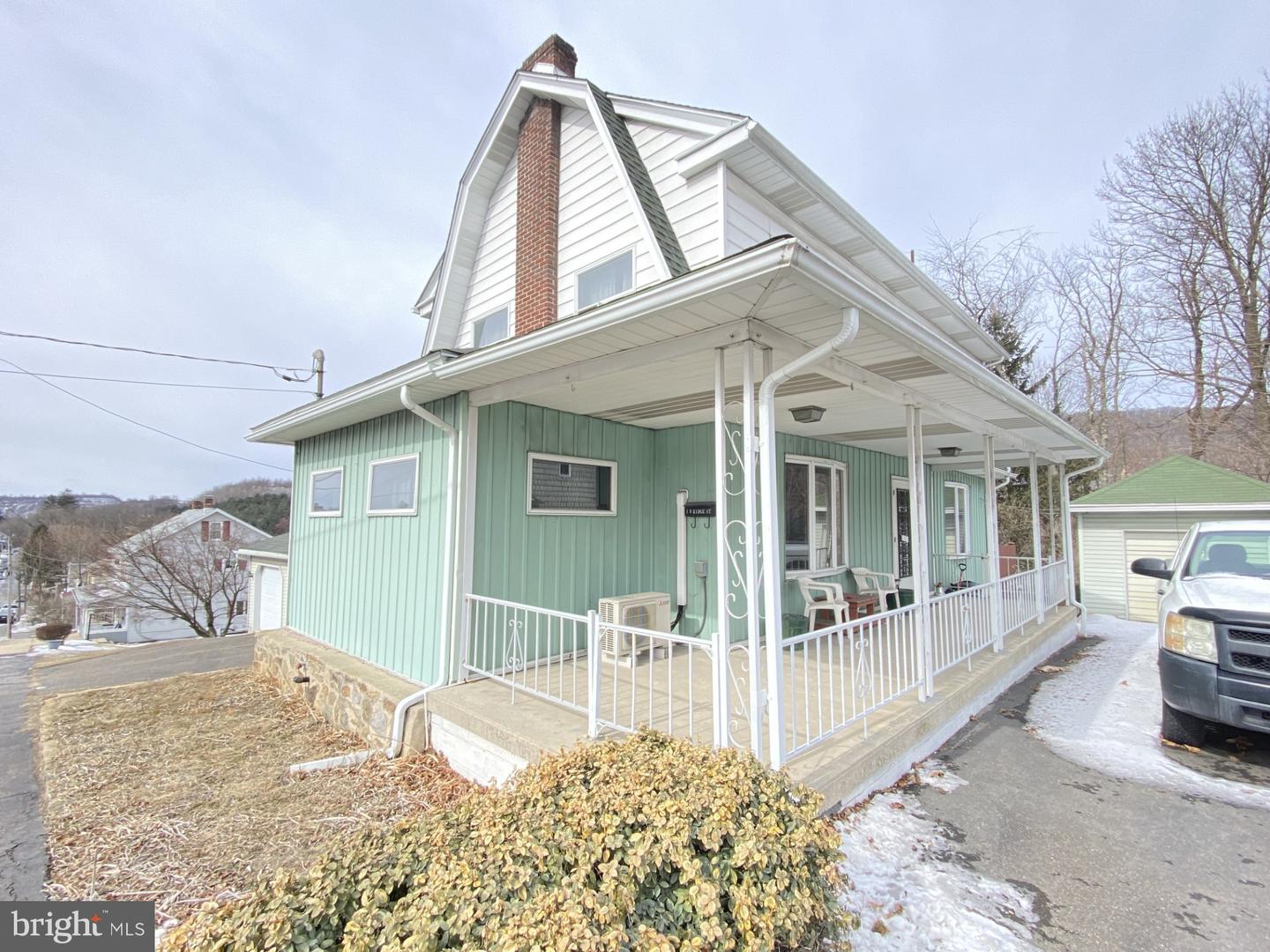 1 W Ridge St Property Photo