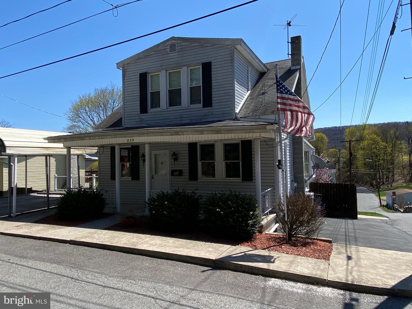 939 S Seneca Street Property Photo 1