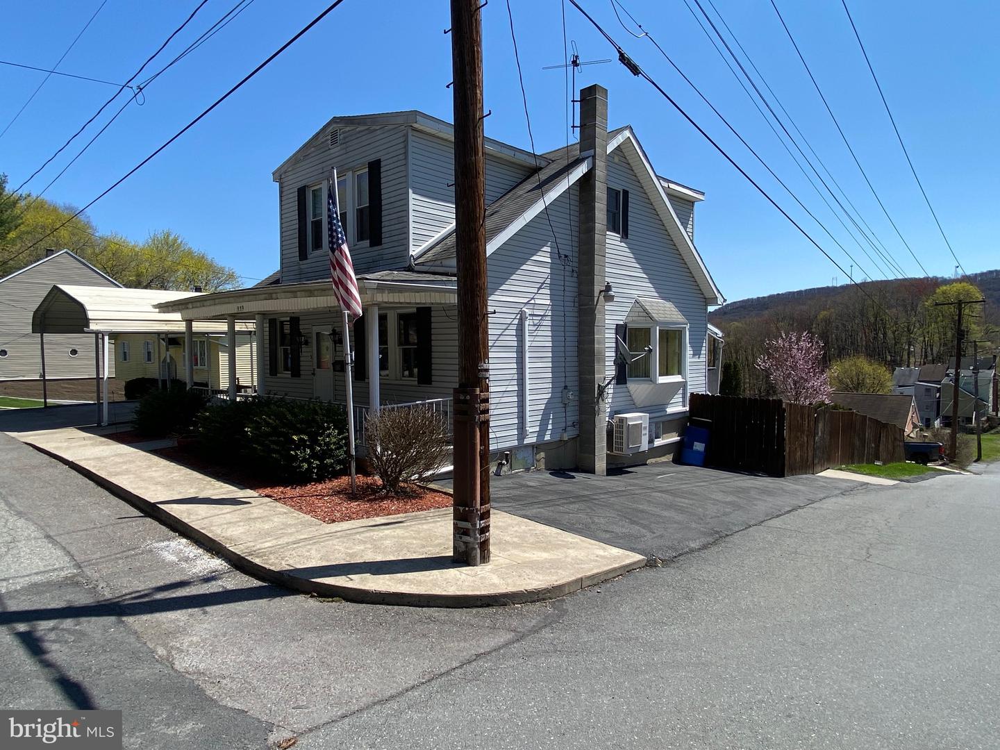 939 S Seneca Street Property Photo 15