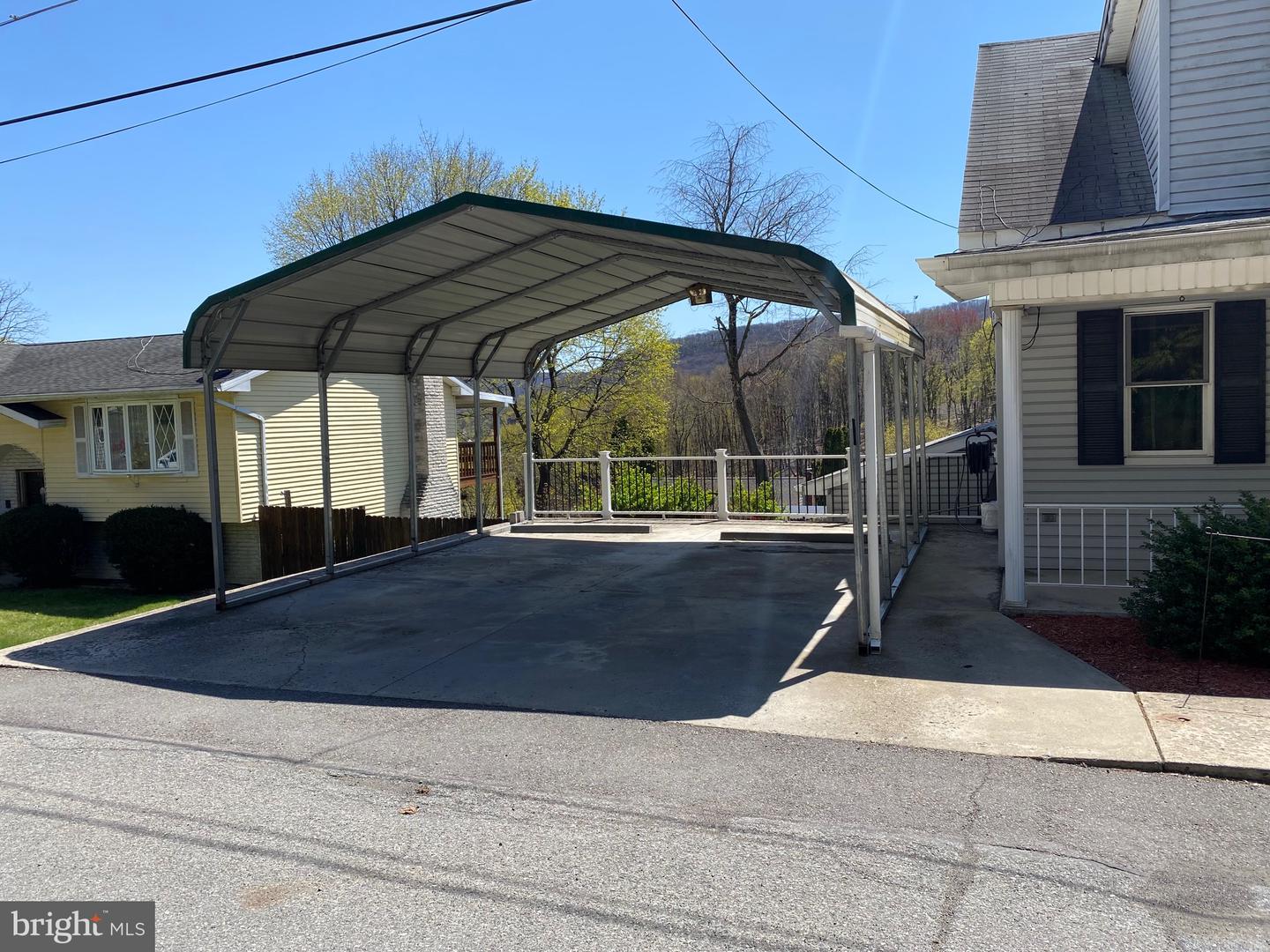 939 S Seneca Street Property Photo 17